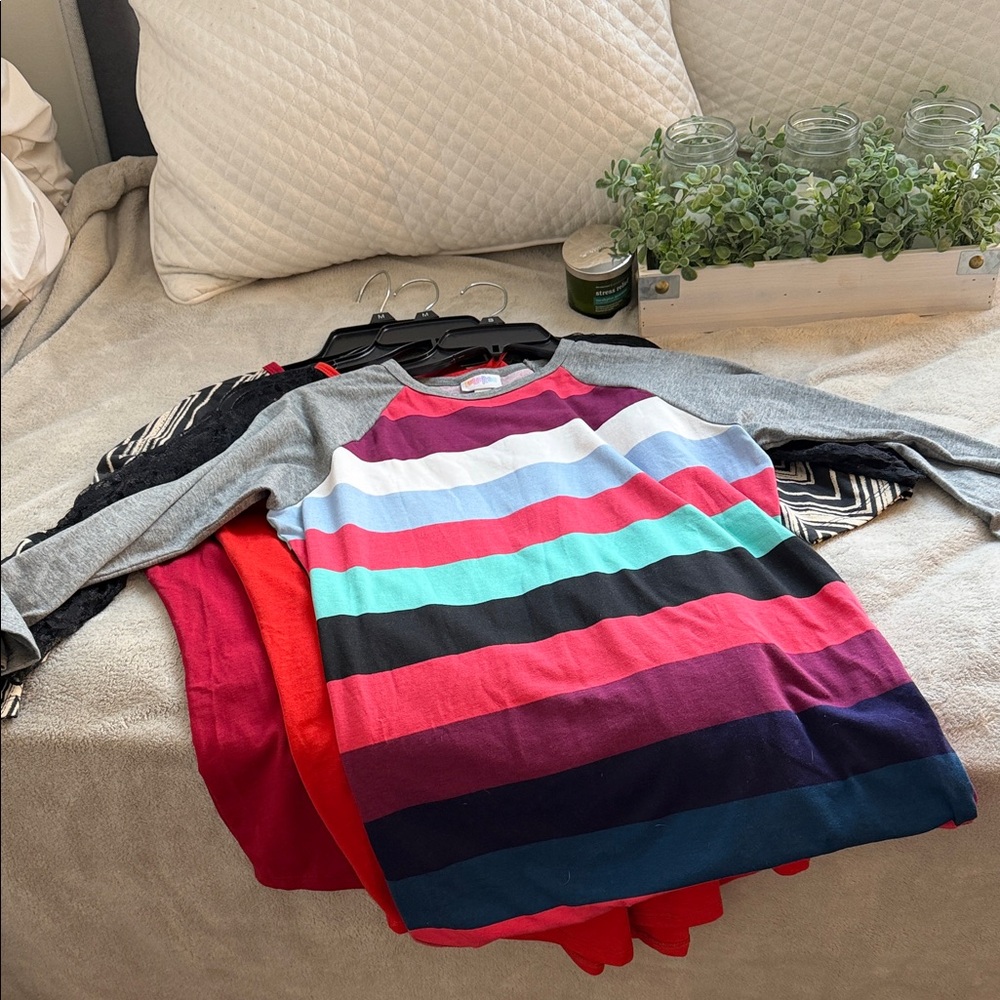 LuLaRoe “Randy” raglan Tops